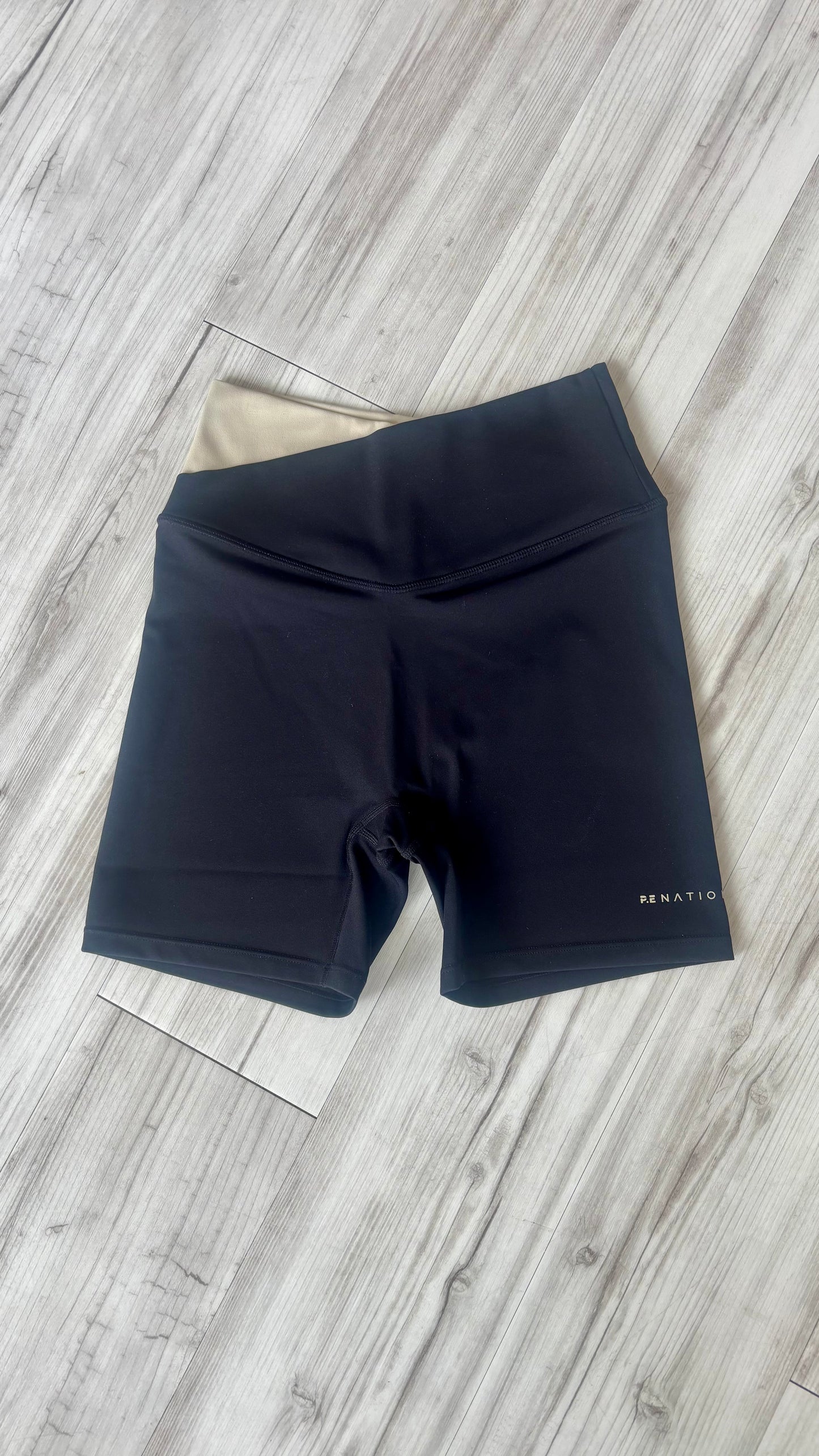 Wander 5 Bike Short - Black / Biscuit