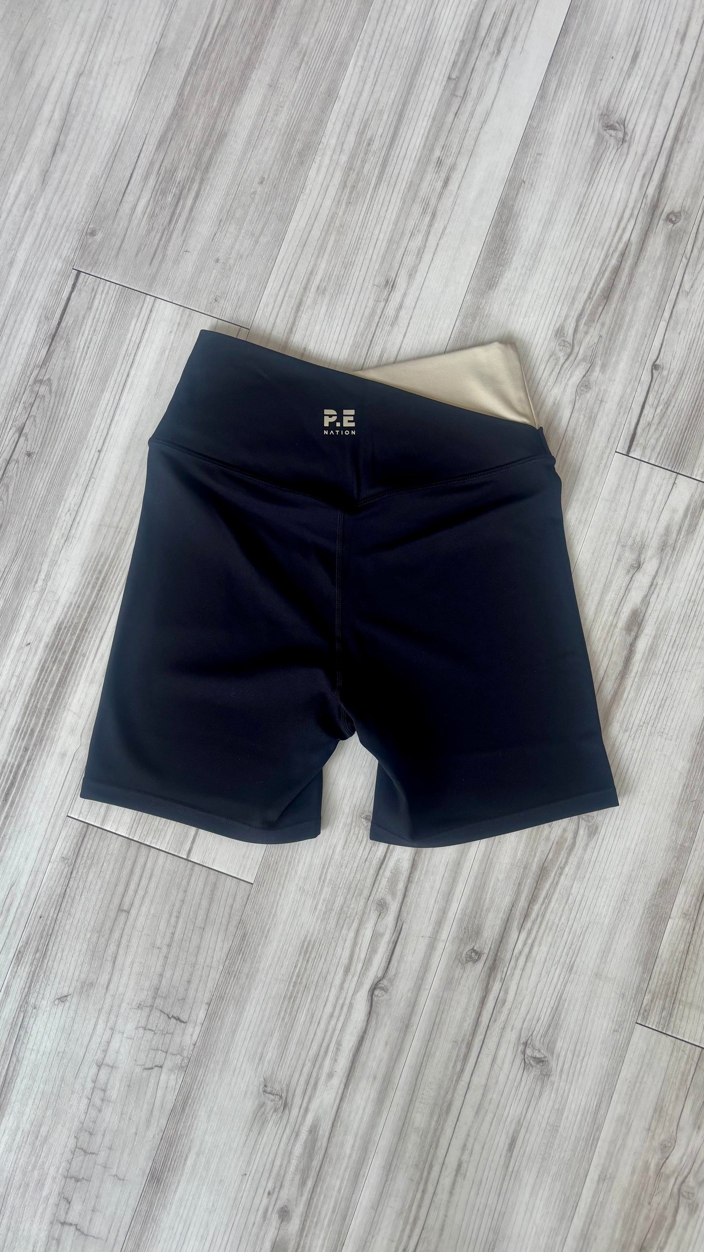 Wander 5 Bike Short - Black / Biscuit